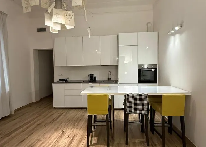 Rismondo- 5 Star- Location شقة *